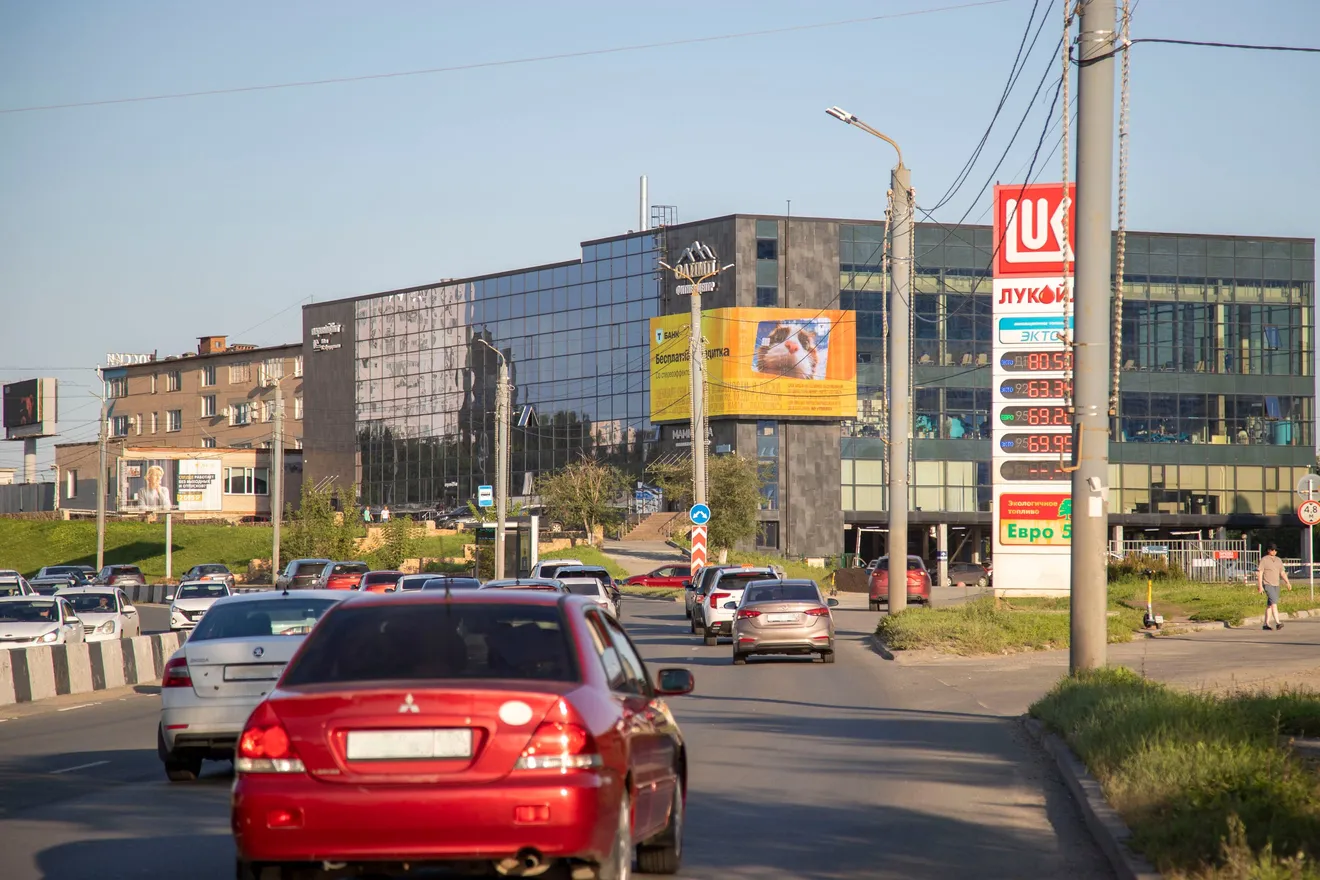 Медиафасад по адресу ул. Братьев Кашириных, 65Б, Челябинск. Фото 4